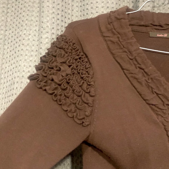 Really cute long sweater, cardigan or tunic, wear open or buttoned, size small🍁 - Picture 2 of 4